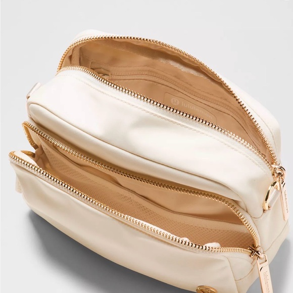 Lululemon Everywhere Crossbody Bag 2L & Dual Pouch Wristlet Bundle - Picture 5 of 14